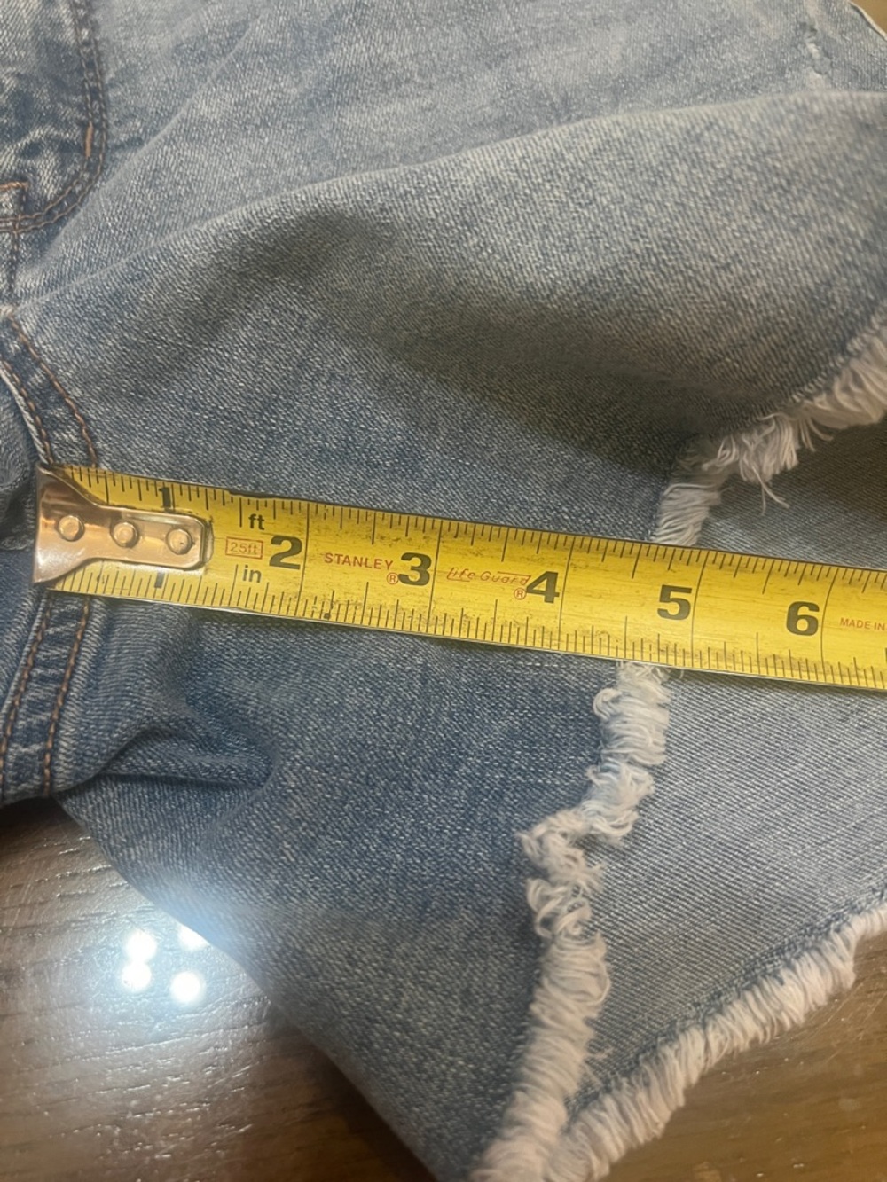 Women's Light Blue Denim Frayed Hem Shorts Seven7 - Picture 4 of 6